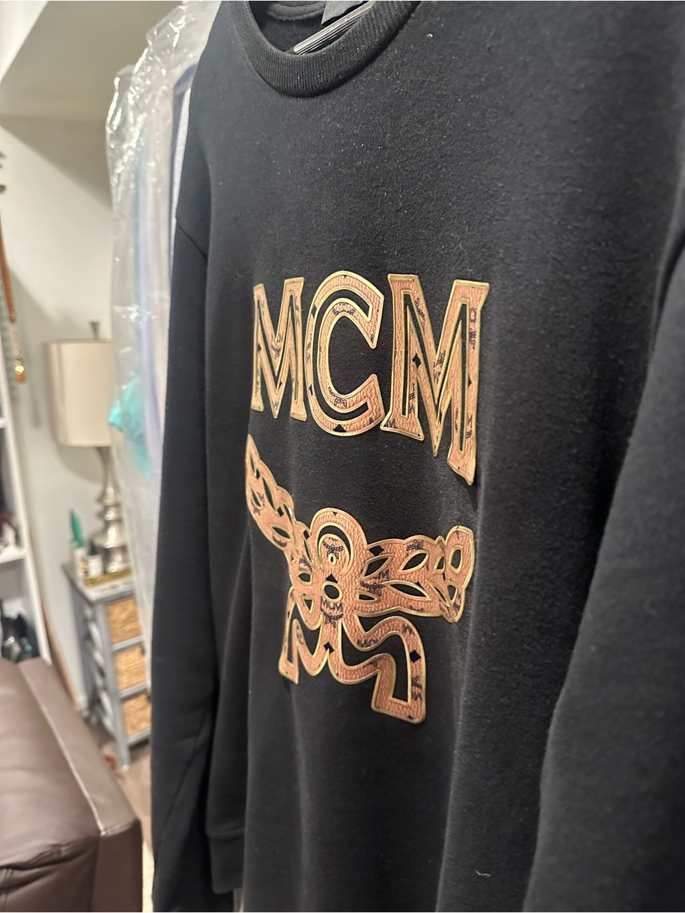 MCM Black Employee Sweatshirt with Gold Logo Motif - Picture 5 of 7
